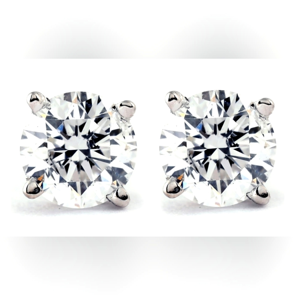 💎NEW 1/4 CT Genuine Diamond Stud Earrings💎